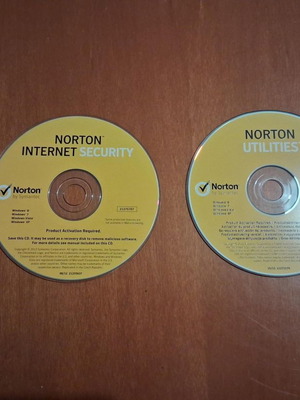 Norton Internet Security and Norton Utilities CD like new, set of 2