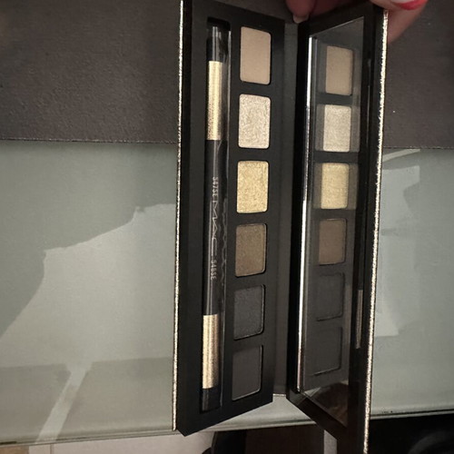 Mac eyeshadow palette, new