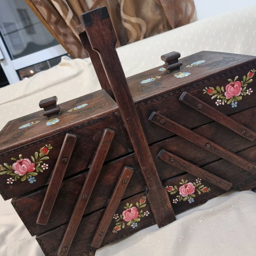 Vintage folding case like new with handmade carving and painting