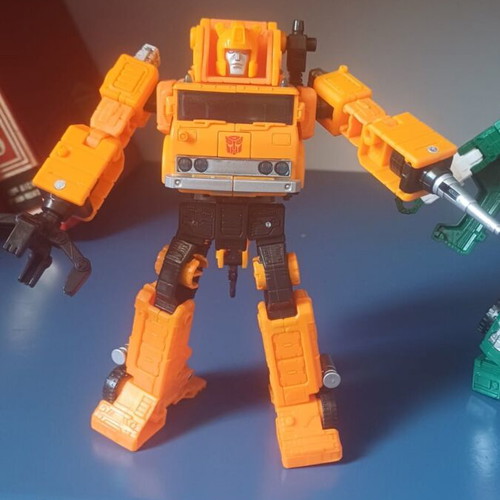 War for Cybertron Voyager and Deluxe class Autobots Grapple and Hoist figures like new