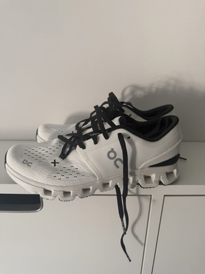 On Running athletic shoes like new, size 40