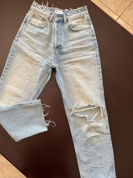 Zara τζιν ψηλομεσο με σκίσιμο στο γόνατο