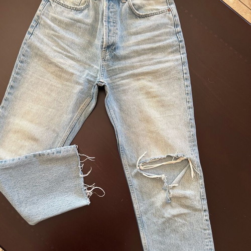 Τζιν ψηλομέσο Zara μεταχειρισμένο με σκίσιμο στο γόνατο νούμερο 36