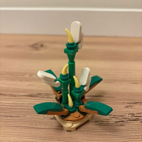Lego promotional set Micro Peace Lily like new