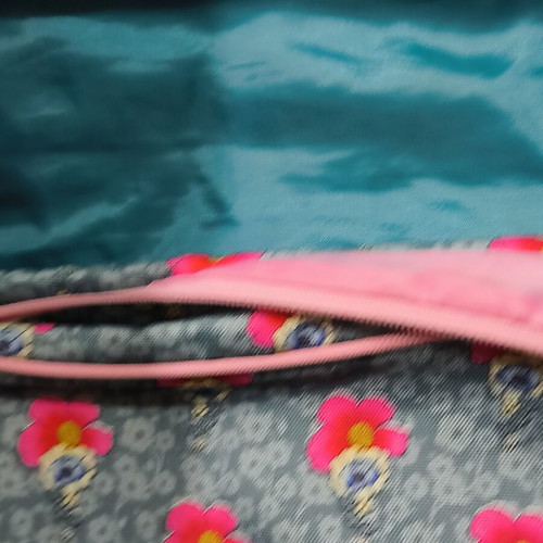 Kimmidol crossbody bag used, multicolor, missing one flower