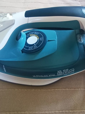 Tefal Ultragliss 4780 steam iron with defect, used