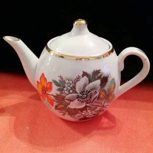 Porcelain teapot like new, Soviet vintage from Dulyovo