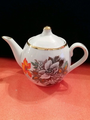 Porcelain teapot like new, Soviet vintage from Dulyovo