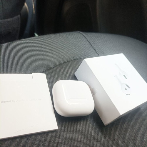 AirPods 4 used, like new with box