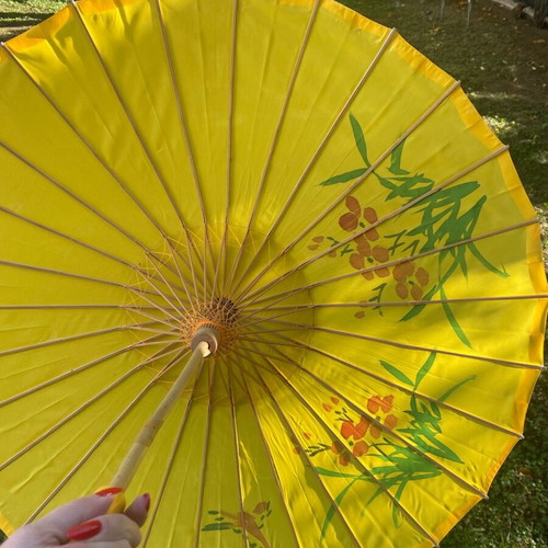 Chinese umbrella yellow like new with defect