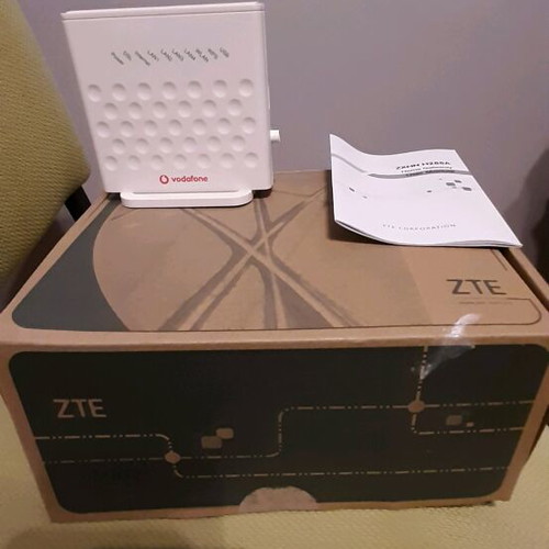 ZTE modem like new with box, cables and manual