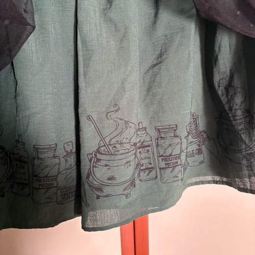 Harry Potter Slytherin Potions skirt like new, size XL