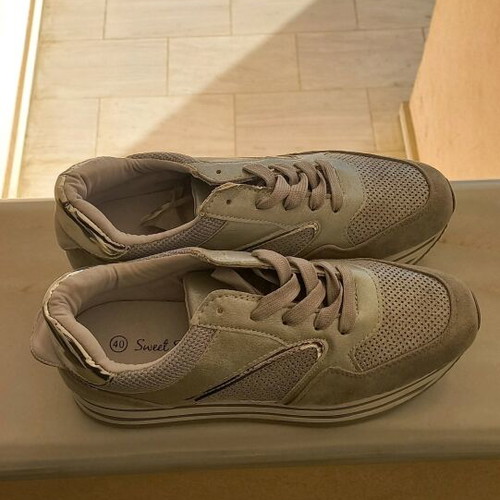 Women's athletic shoes like new, size 40, beige