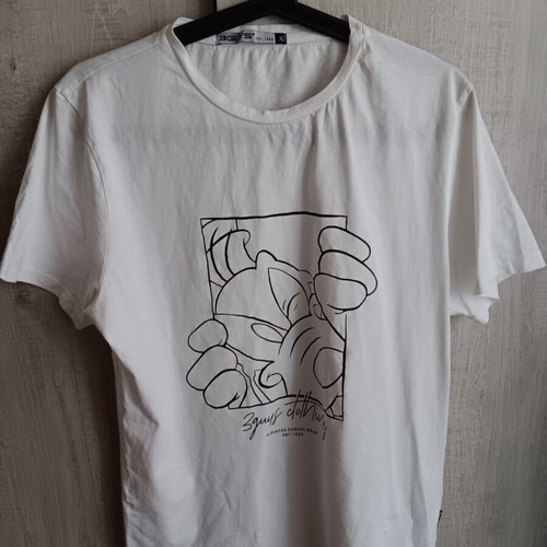 Three Guys T-shirt white, like new, size Medium