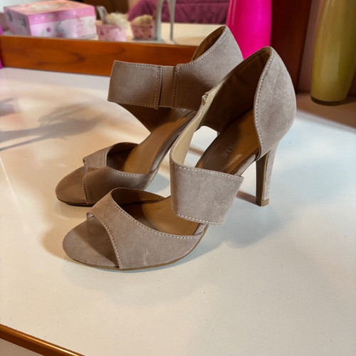 Migato beige suede sandals like new, size 36