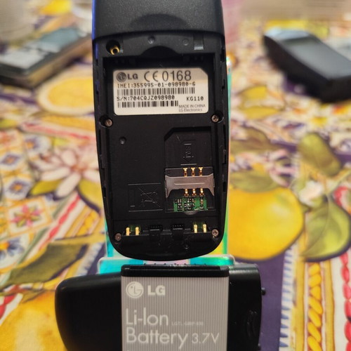 LG KG110 phone like new, black