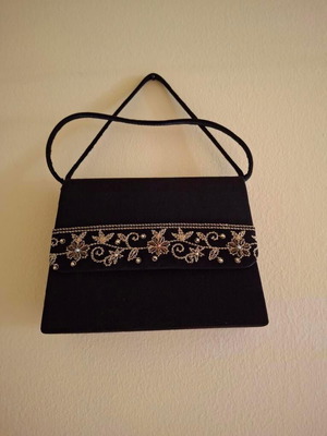 Vintage μαύρη τσάντα crossbody με κέντημα νέα