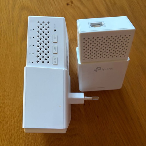 TP-Link TL-WPA7510 Kit wireless powerline and Wi-Fi extender like new