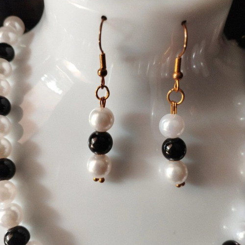 Handmade black-white beaded necklace and earings set.