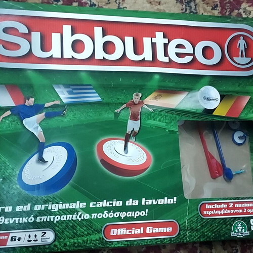 Subbuteo official game used with felt, goals, ball, 2 goalkeepers, 20 players