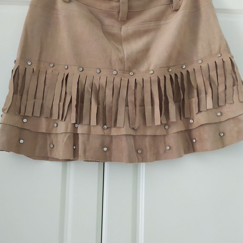 Skirt used with suede-type fringes and matte antique gold details