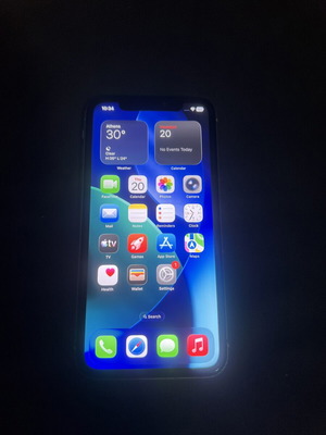 Apple iPhone 11 64GB white smartphone