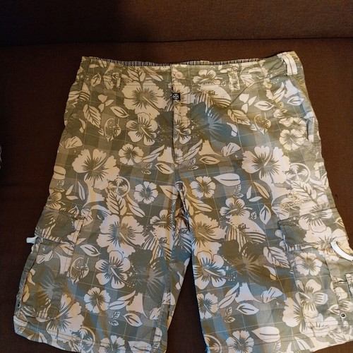 Brunotti men's cargo shorts size M like new, floral pattern