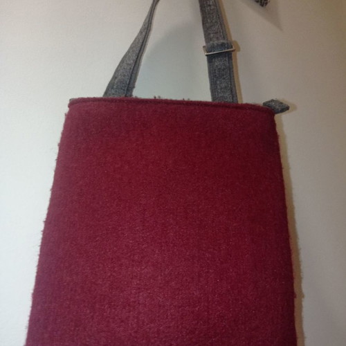 Urban Country cross body bag dark red and grey felt