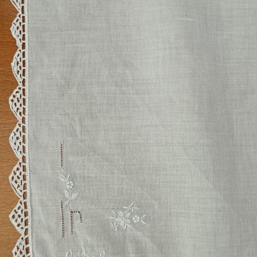 Doilies with handmade embroidery and lace, set of six, 27x27 cm