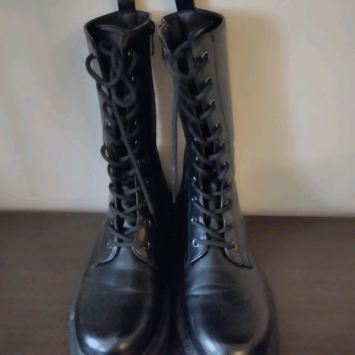 Leather boots new, size 40