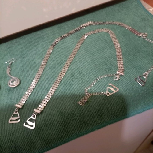 Stainless steel earrings, pin and straps like new, silver color