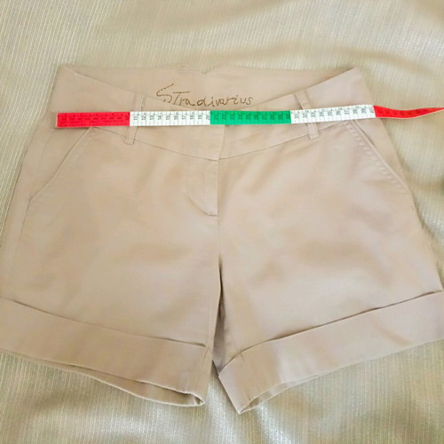Beige Stradivarius shorts with cuffs and belt loops like new