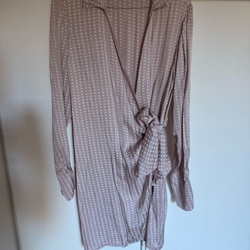 Lynne Mini Wrap Dress Like New Nude Pink Geometric Print