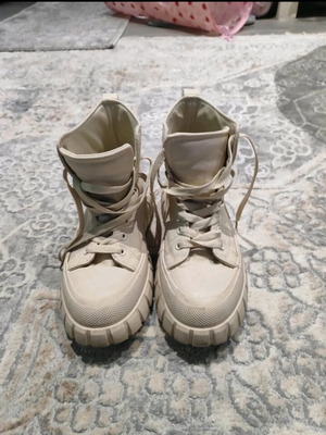 Beige ankle boots like new, size 38