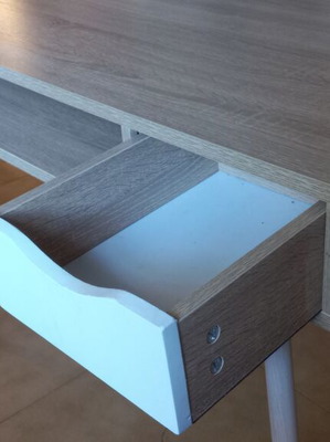 Desk like new, 120cm length, 58cm width, 77cm height, detachable legs