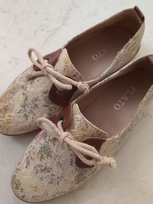 Flat shoes with laces and lace size 37 like new