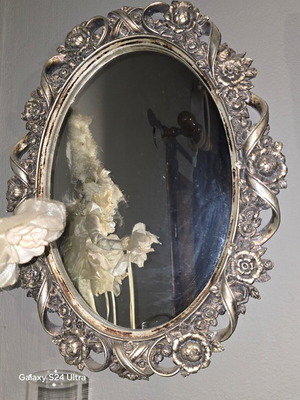 Καθρέπτης τοίχου μεταλλικός σκαλιστός σαν καινούργιος