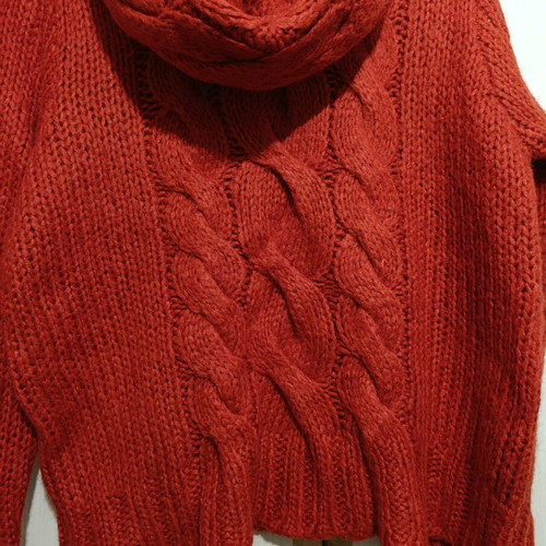 H&M knitted sweater like new, orange with impressive collar, size L