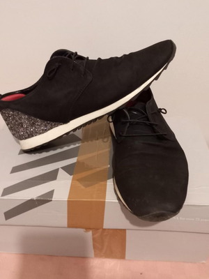 Women's leather sneakers size 38 with rhinestones like new