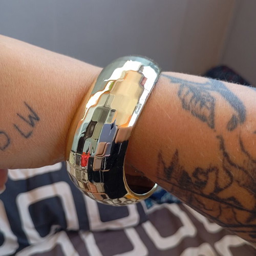 Bangle bracelet in shiny gold color, like new