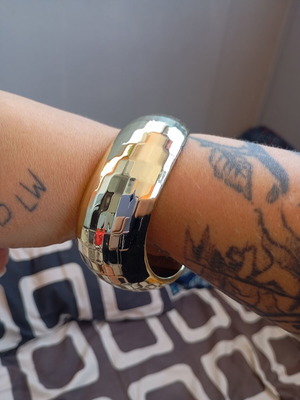 Bangle bracelet in shiny gold color, like new