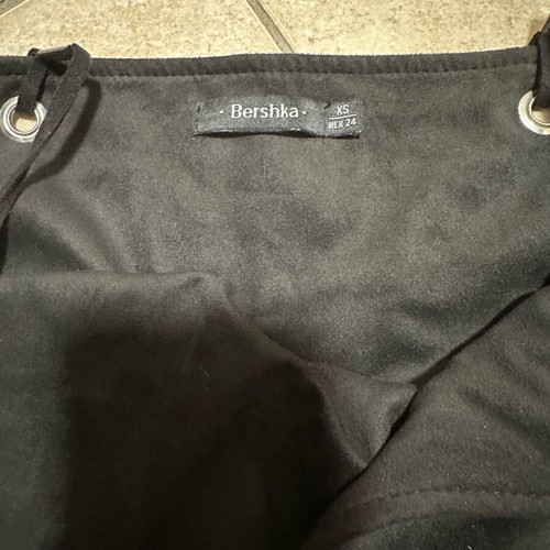 Bershka Castor-style black t-shirt like new, size XS