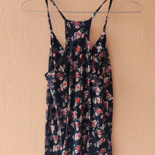 Floral top with straps 100% viscose like new, black multicolor