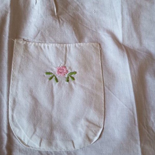 Vintage cotton waist apron with embroidery like new