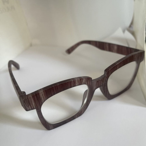 Unisex presbyopia glasses with geometric design