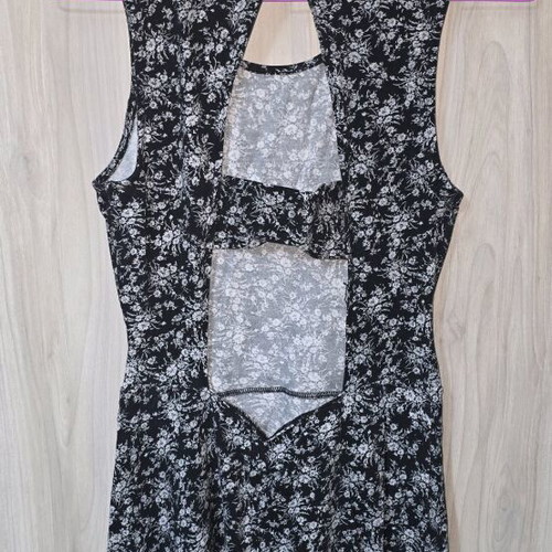 Floral midi dress with open back like new, black and gray, XL