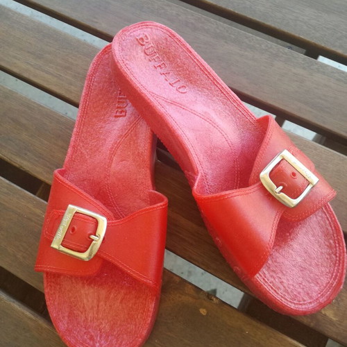 Buffalo women's slippers size 37 new, red plastic