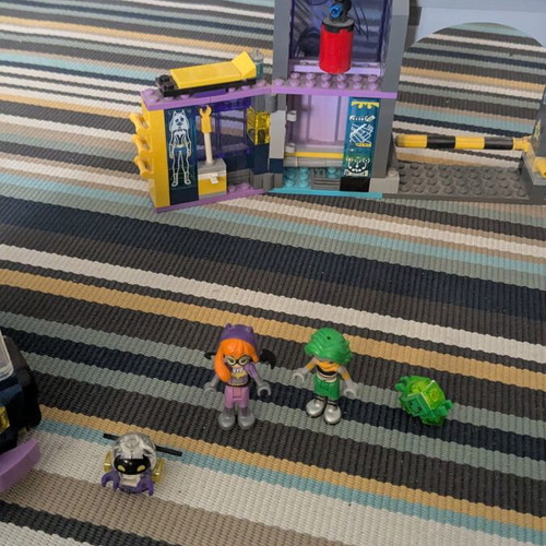LEGO DC Super Hero Girls 41237 Batgirl Secret Bunker set with figures and vehicle
