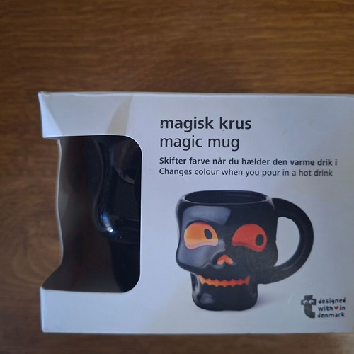 Magic Mug Flying Tiger Copenhagen color-changing skull design like new