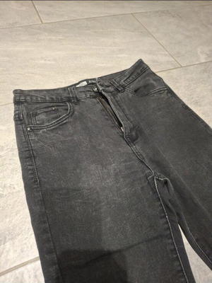 Stradivarius fitted black jeans, size S 36 8